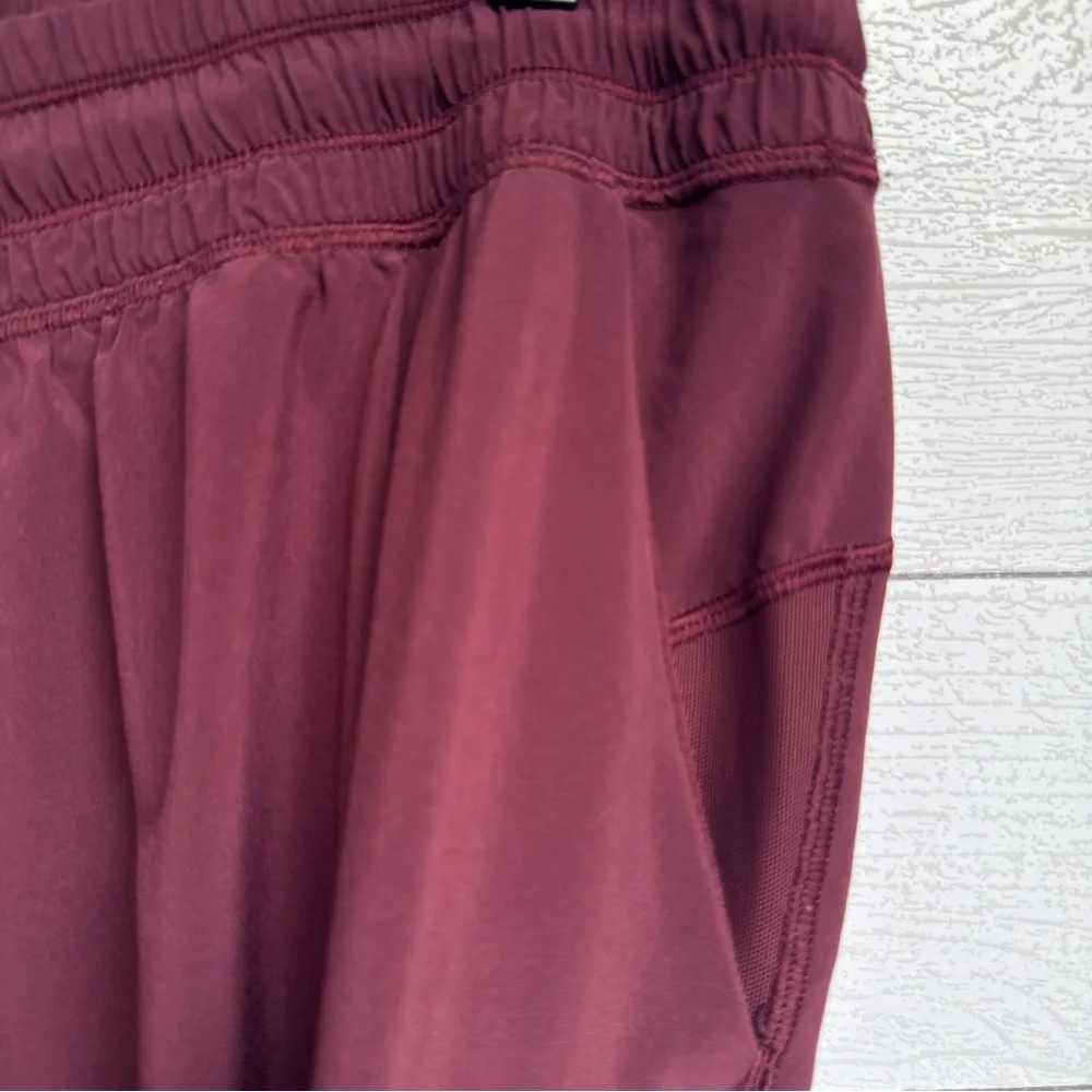 Lululemon Burgundy Wine Light Weight Tapered Jogger Pants Size M /Size 10